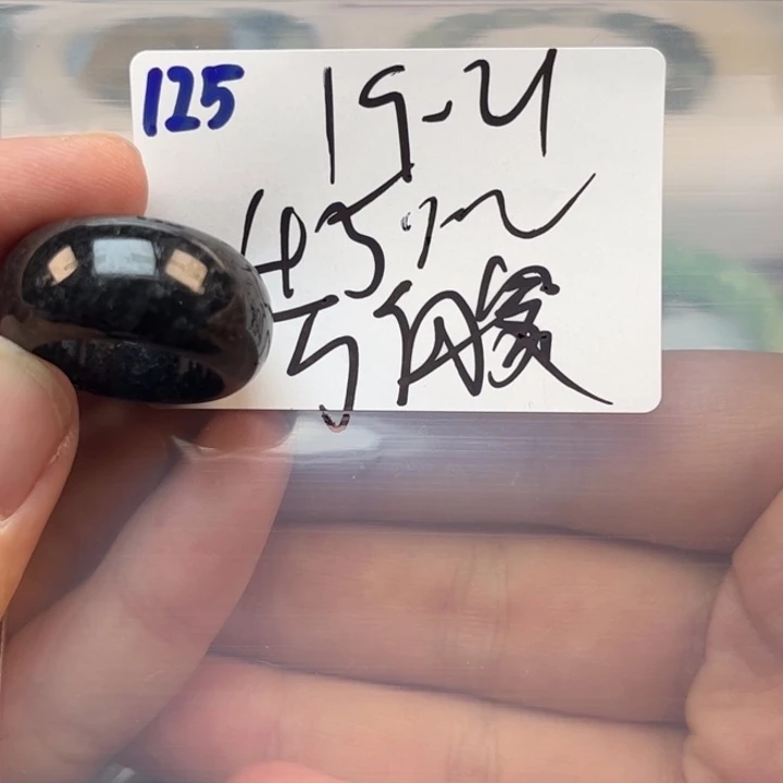 翡翠戒指未镶嵌?****?明天