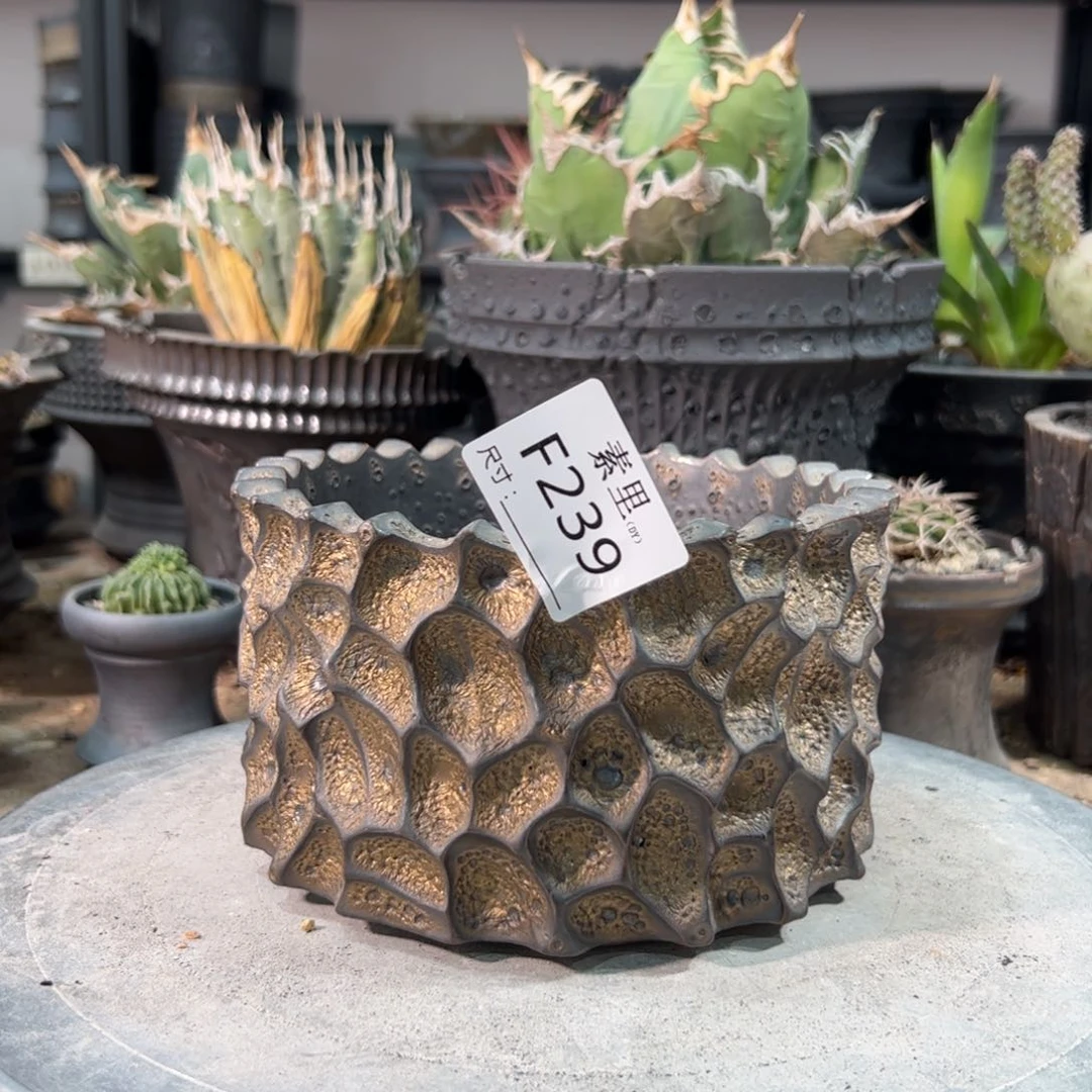 景德镇手工素里内口13.5高9瑕疵