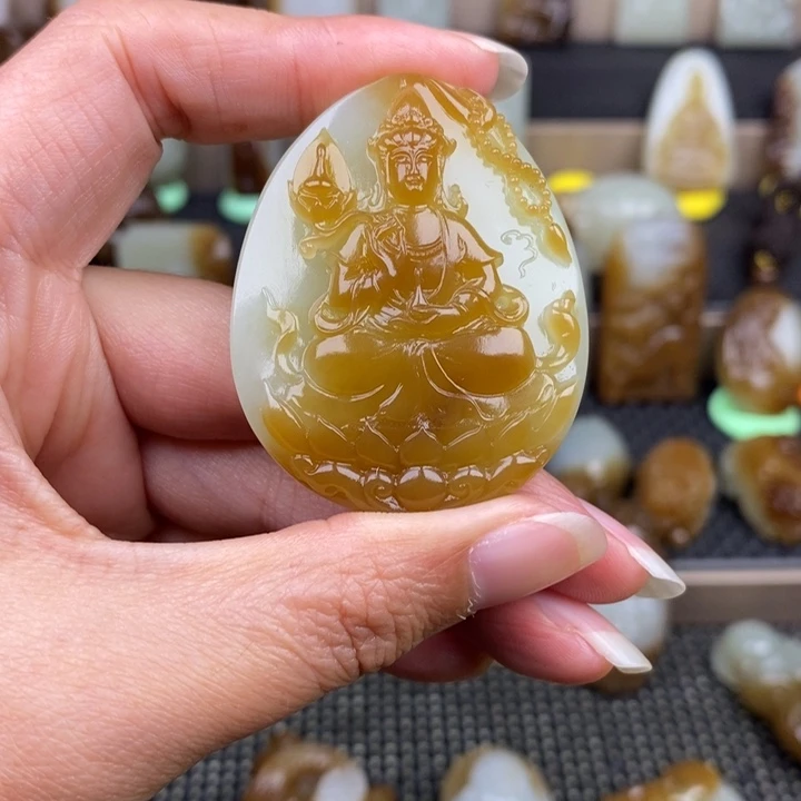 7***7和田玉未镶嵌颈饰