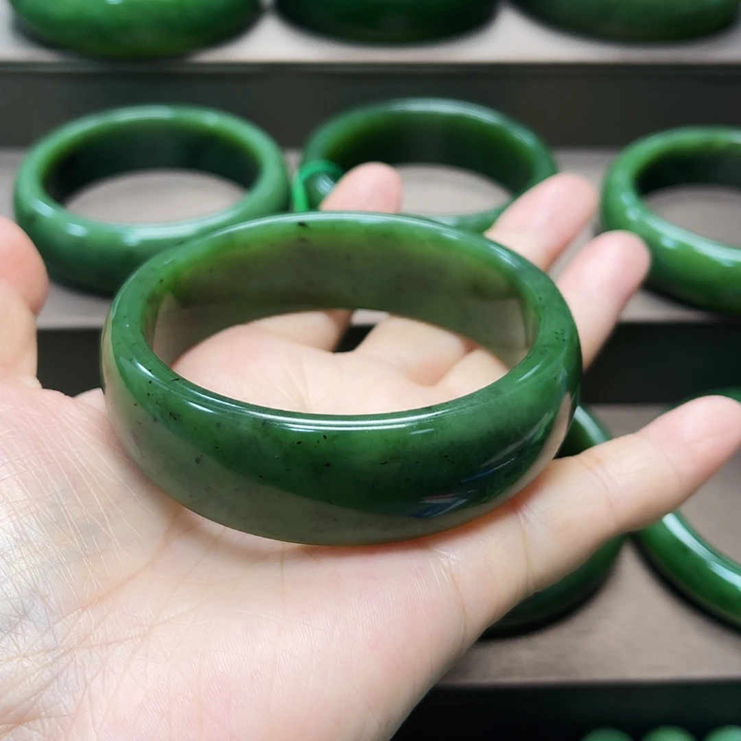和田玉（碧玉）未镶嵌手镯