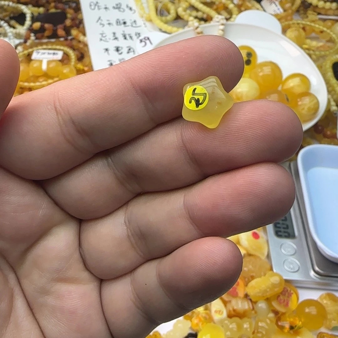 琥珀未镶嵌裸石0.58克 01