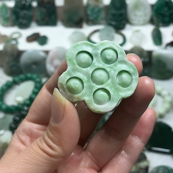 独山玉未镶嵌吊坠