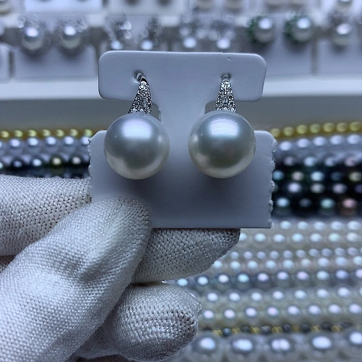 海水珍珠18K金镶嵌珠宝奇石