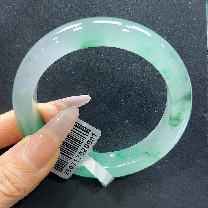 未镶嵌手镯石英质玉（非洲翠）