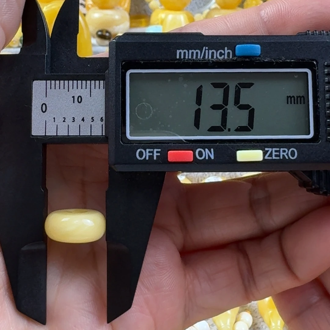 蜜蜡未镶嵌裸石45