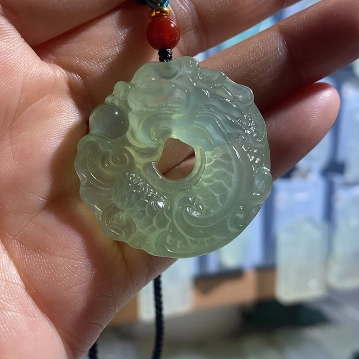 岫玉未镶嵌颈饰吊坠