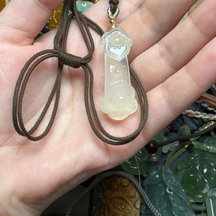 未镶嵌蛇纹石玉颈饰