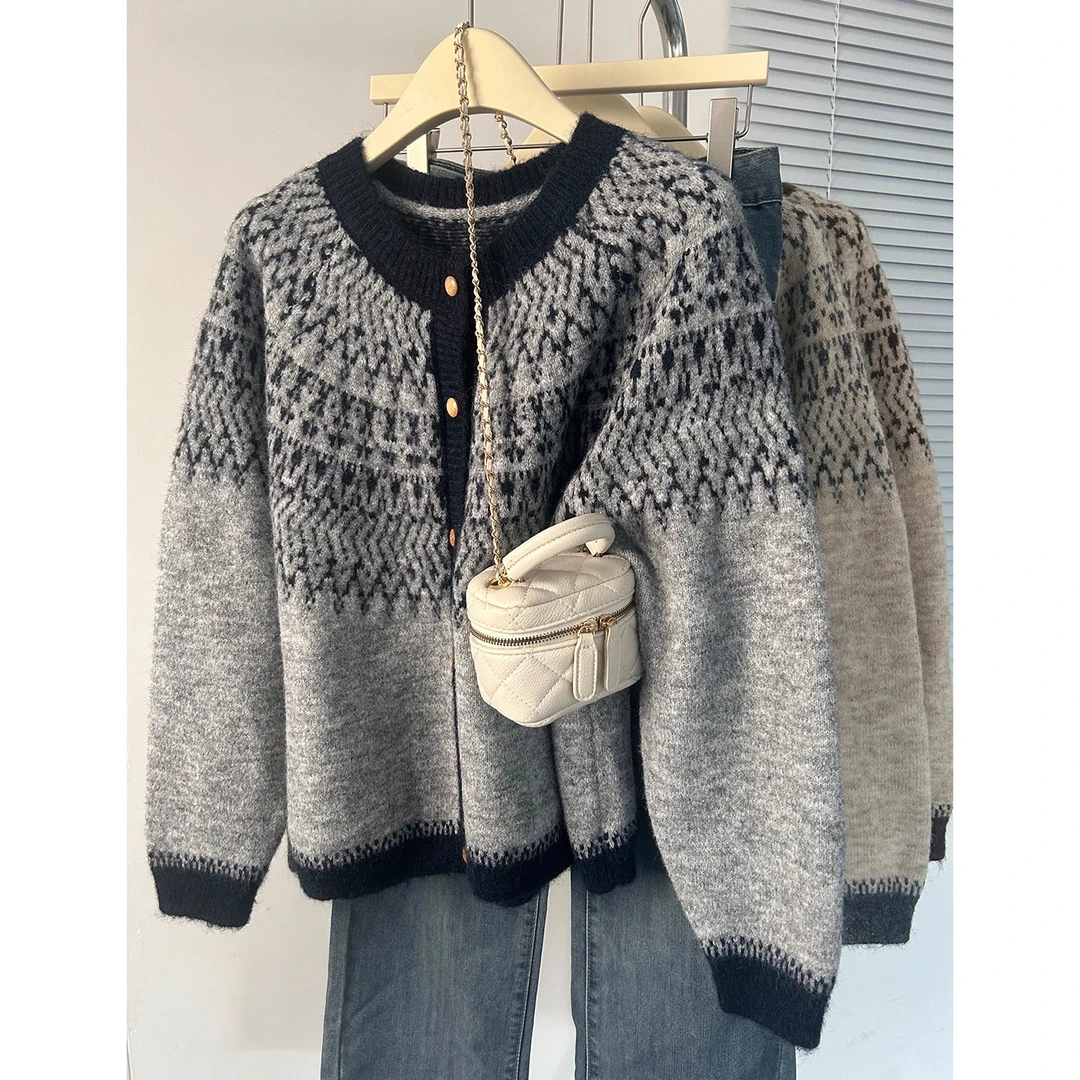 费尔岛森系复古软糯毛衣女2025秋冬大码胖MM时尚气质针织开衫外套