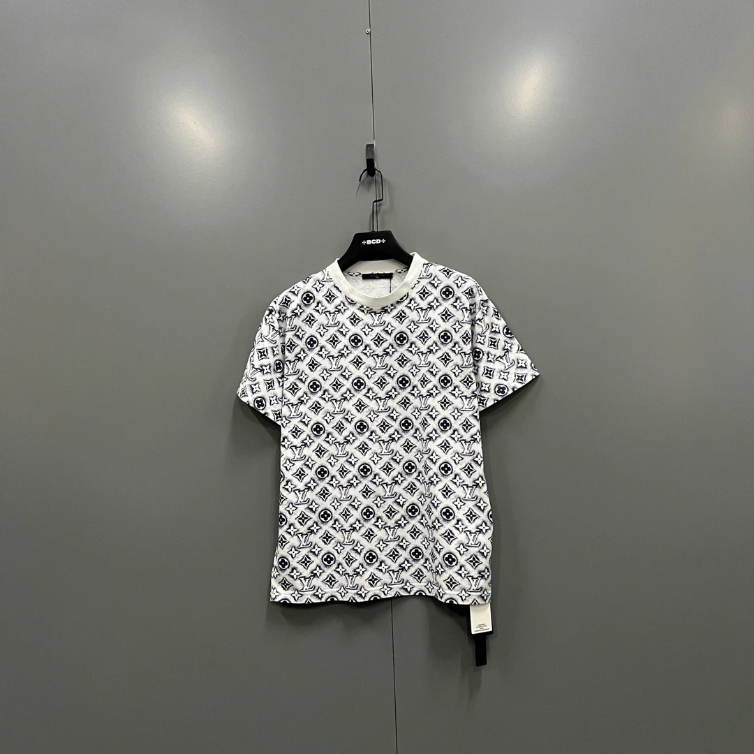 未使用 LouisVuitton/路易威登 （ll）015357 lv 满印logo短袖 S码