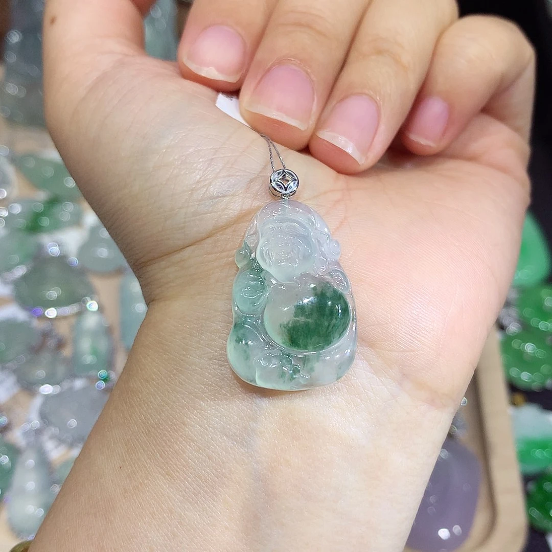 翡翠18K金镶嵌颈饰米爷