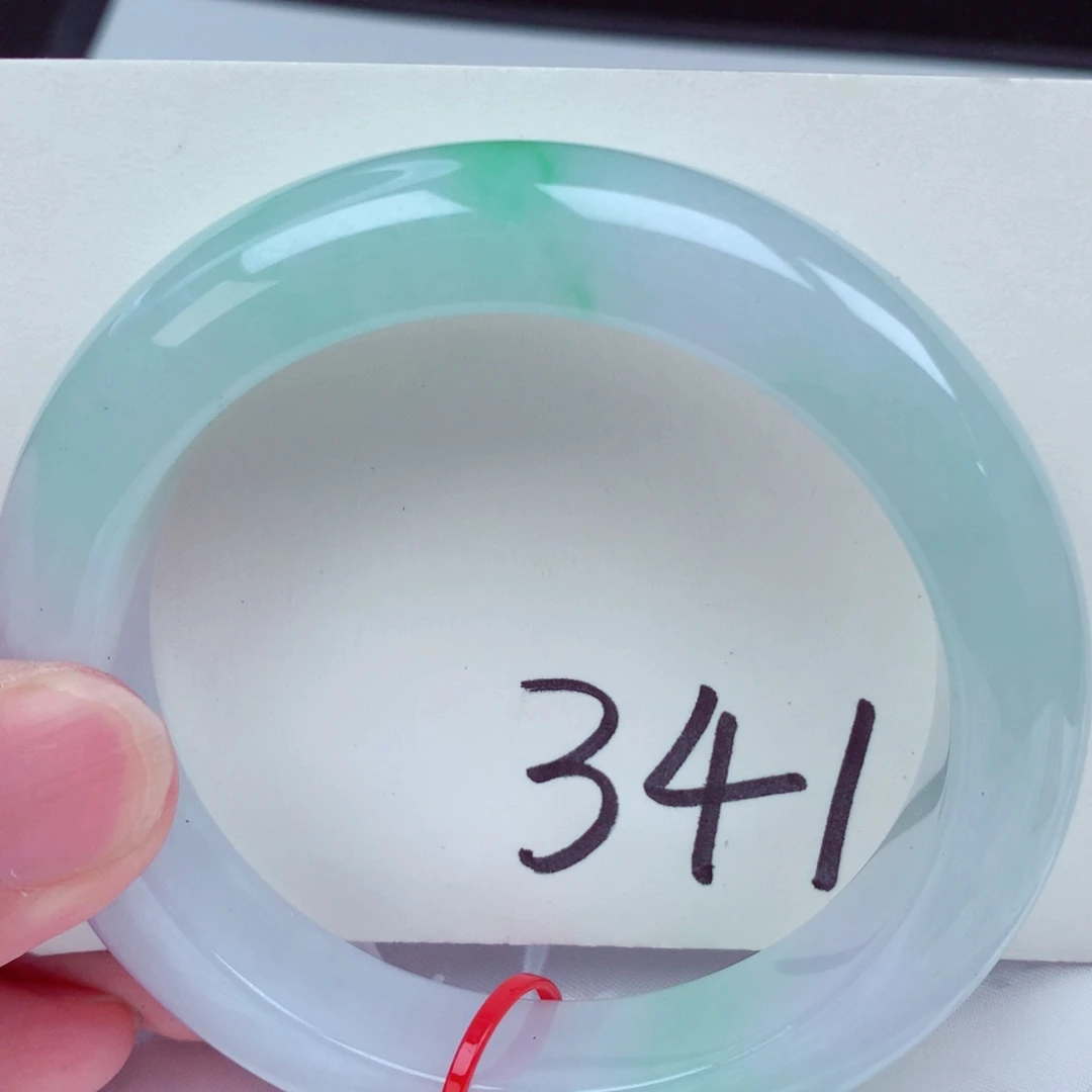 翡翠手镯未镶嵌翡翠