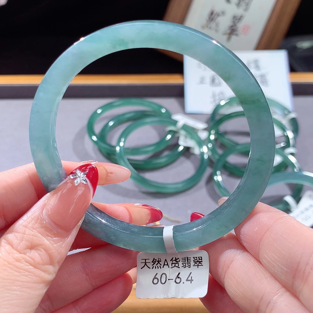 翡翠手镯（圆镯）未镶嵌