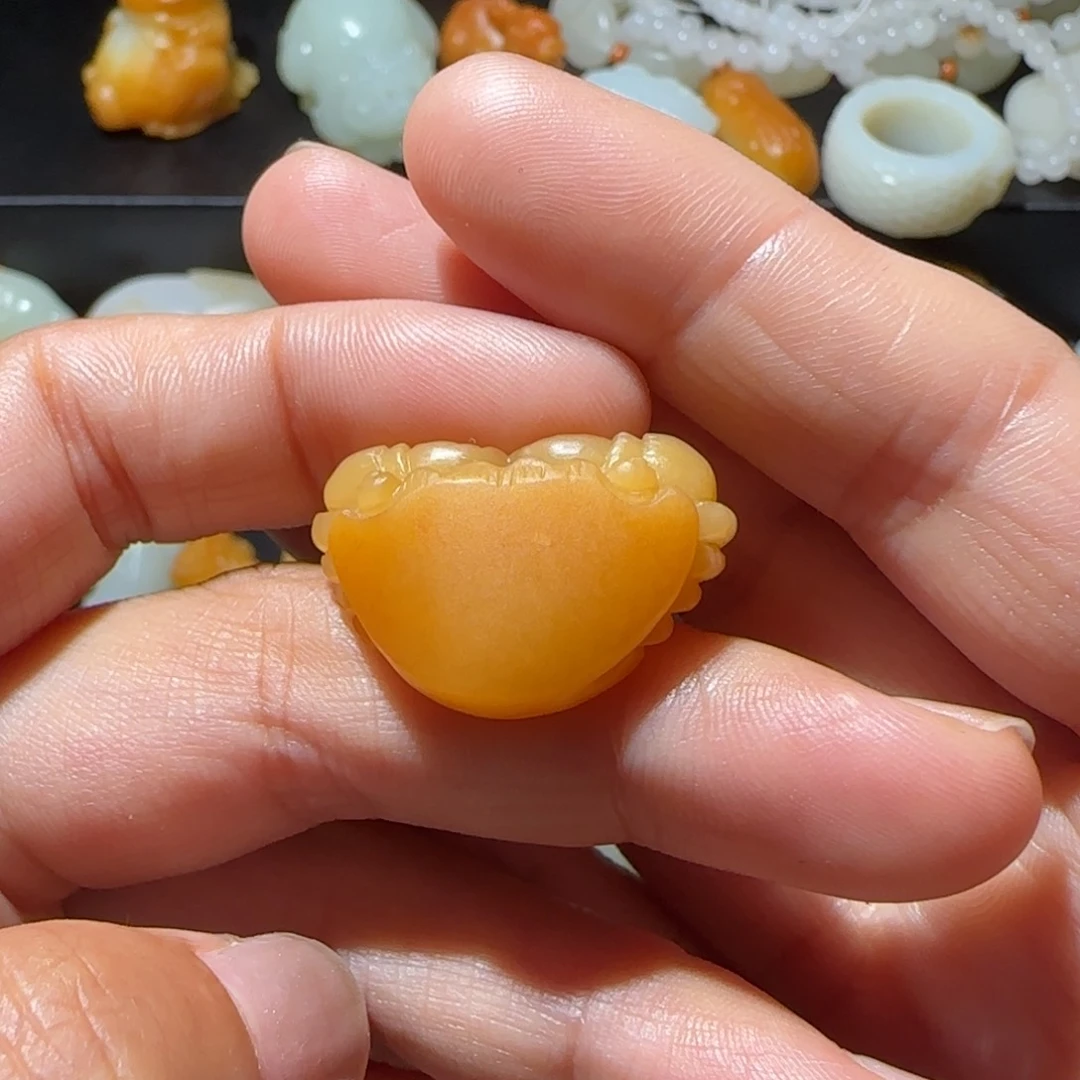 和田玉未镶嵌颈饰安*