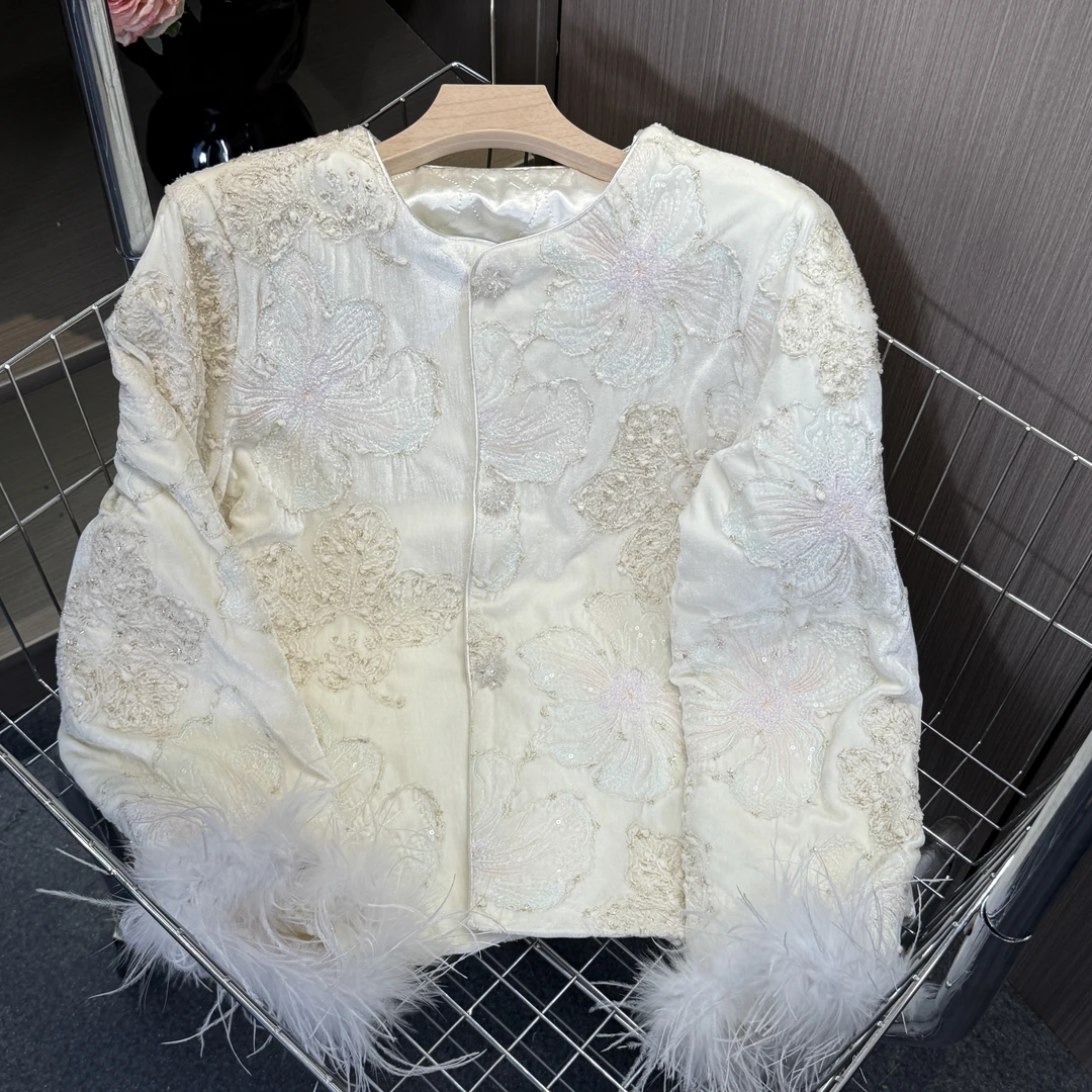 【琉荧】2025冬季假棉新中式上衣女士国风毛毛珠绣圆领气质显瘦外套