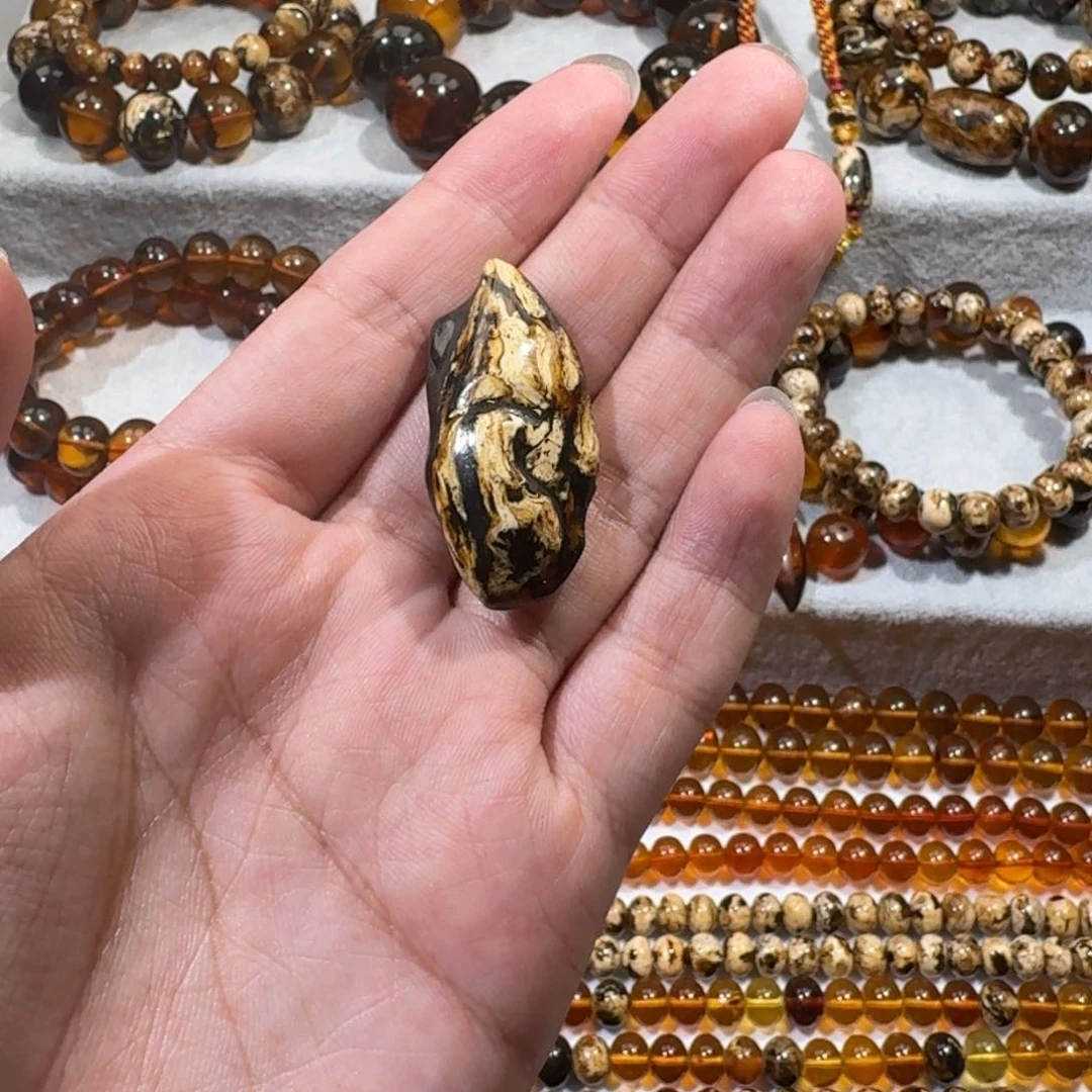 未镶嵌琥珀裸石抚顺琥珀随行干白花