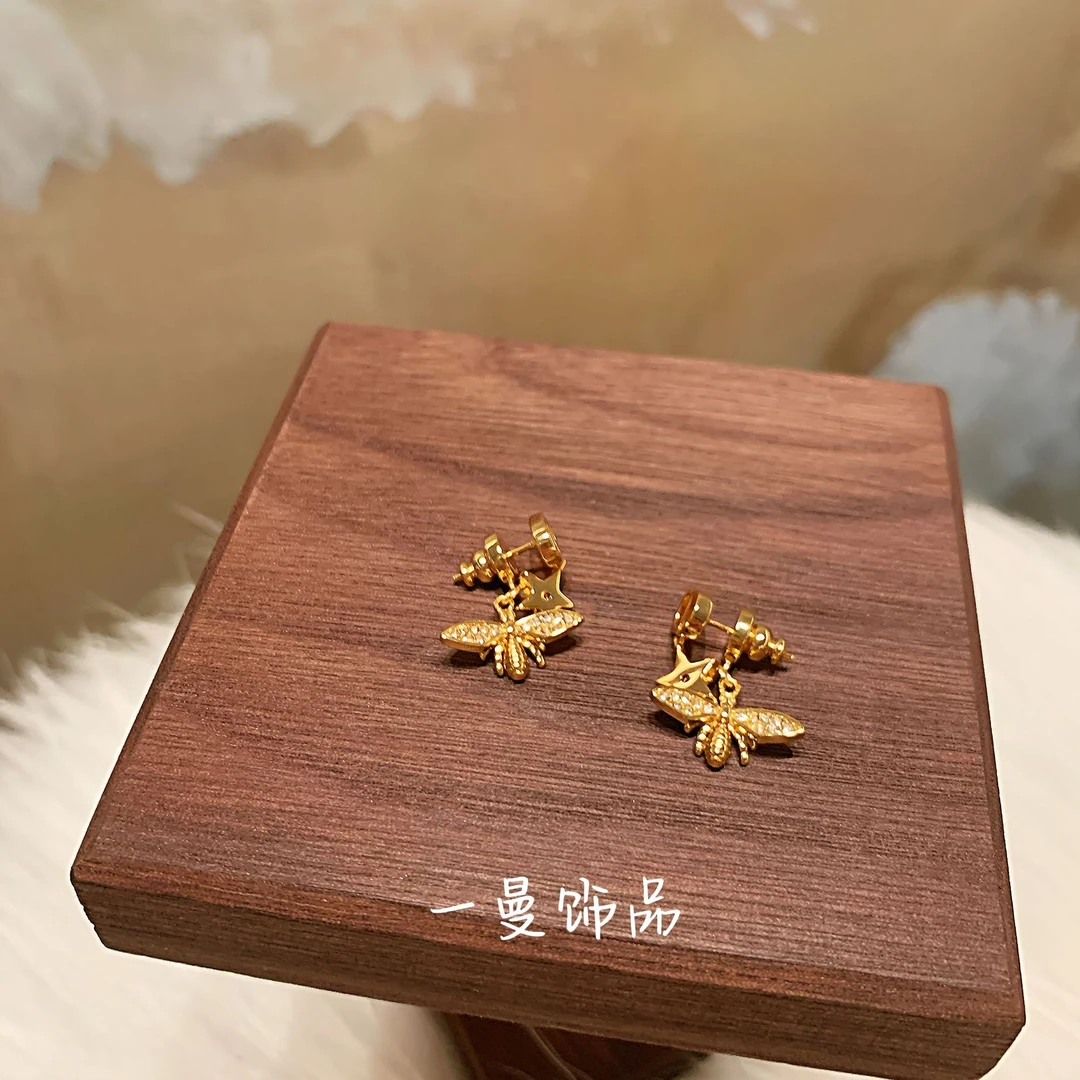 铜合金合成锆石耳饰 金色灵动小蜜蜂耳钉MZ4363 MAN 02