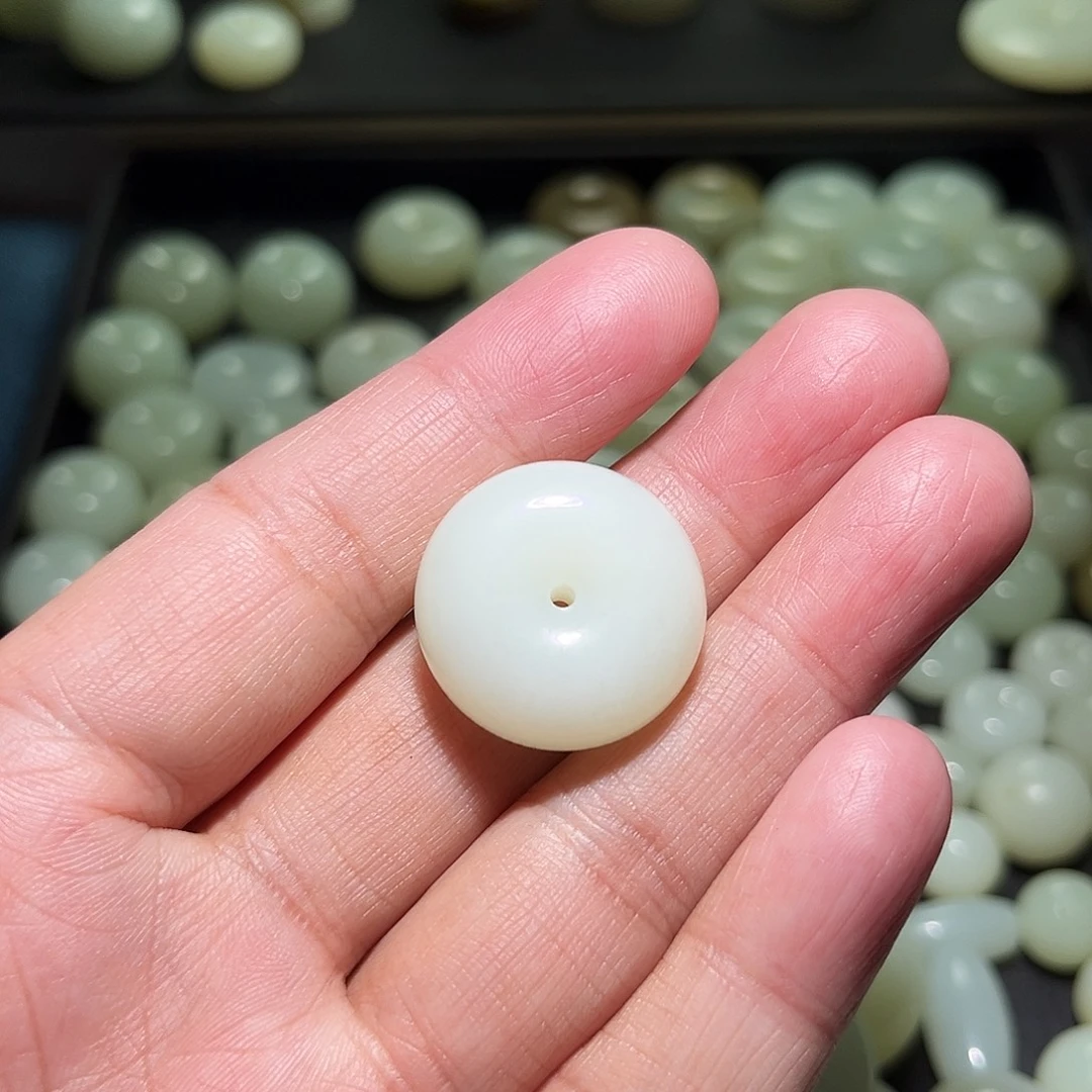 l***e和田玉未镶嵌颈饰