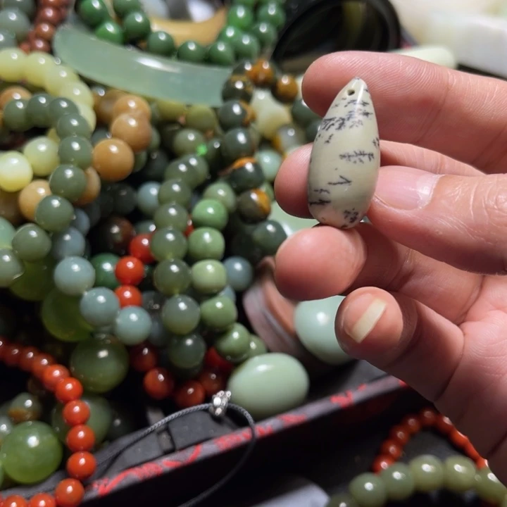 岫岩河磨玉（透闪石质玉）未镶嵌颈饰