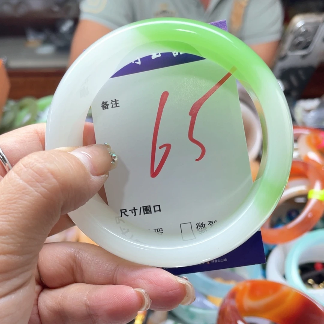 未镶嵌手镯石英岩玉