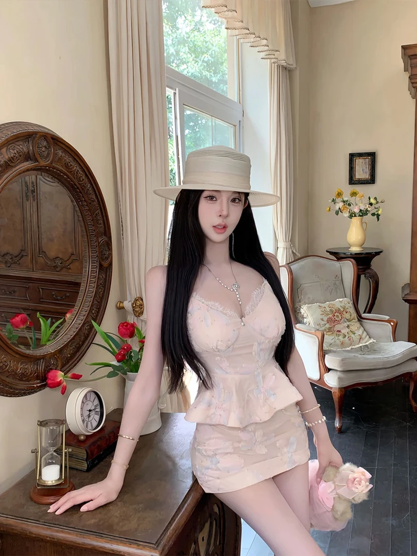 K9265千金感粉色蕾丝拼接提花吊带女夏季慵懒风气质收腰短裙套装