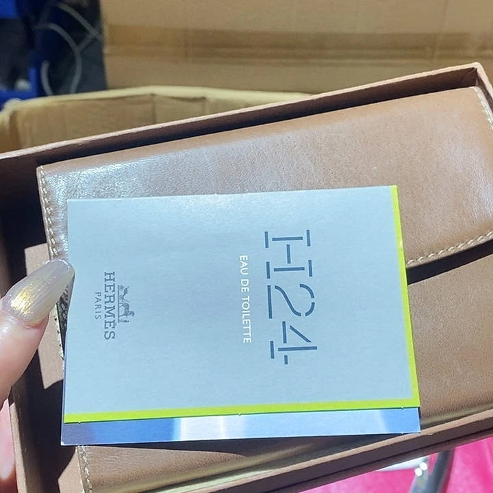 小***叁中古香水沐浴露持久留香