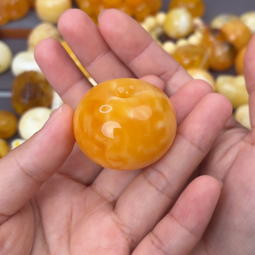 道***重裸石琥珀未镶嵌橘红扣