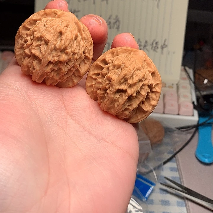 40尺寸霞云岭有瑕疵文玩核桃