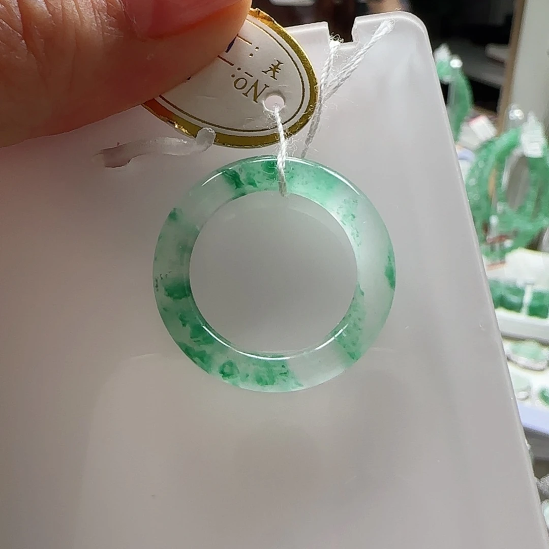 石英质玉（非洲翠）未镶嵌戒指