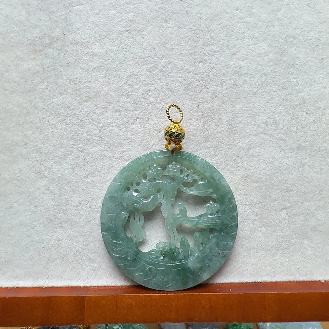 翡翠未镶嵌吊坠(赠链)