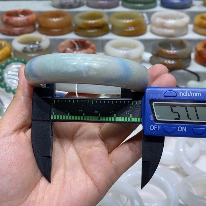 晶***活未镶嵌手镯石英岩玉
