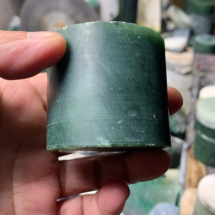 颈饰未镶嵌和田玉（糖玉）