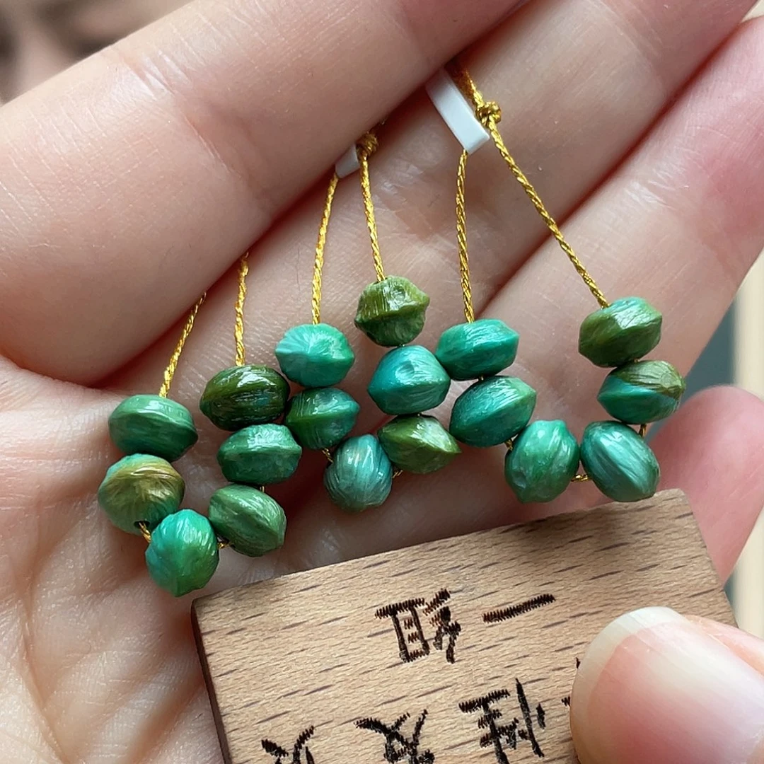 绿松石未镶嵌颈饰