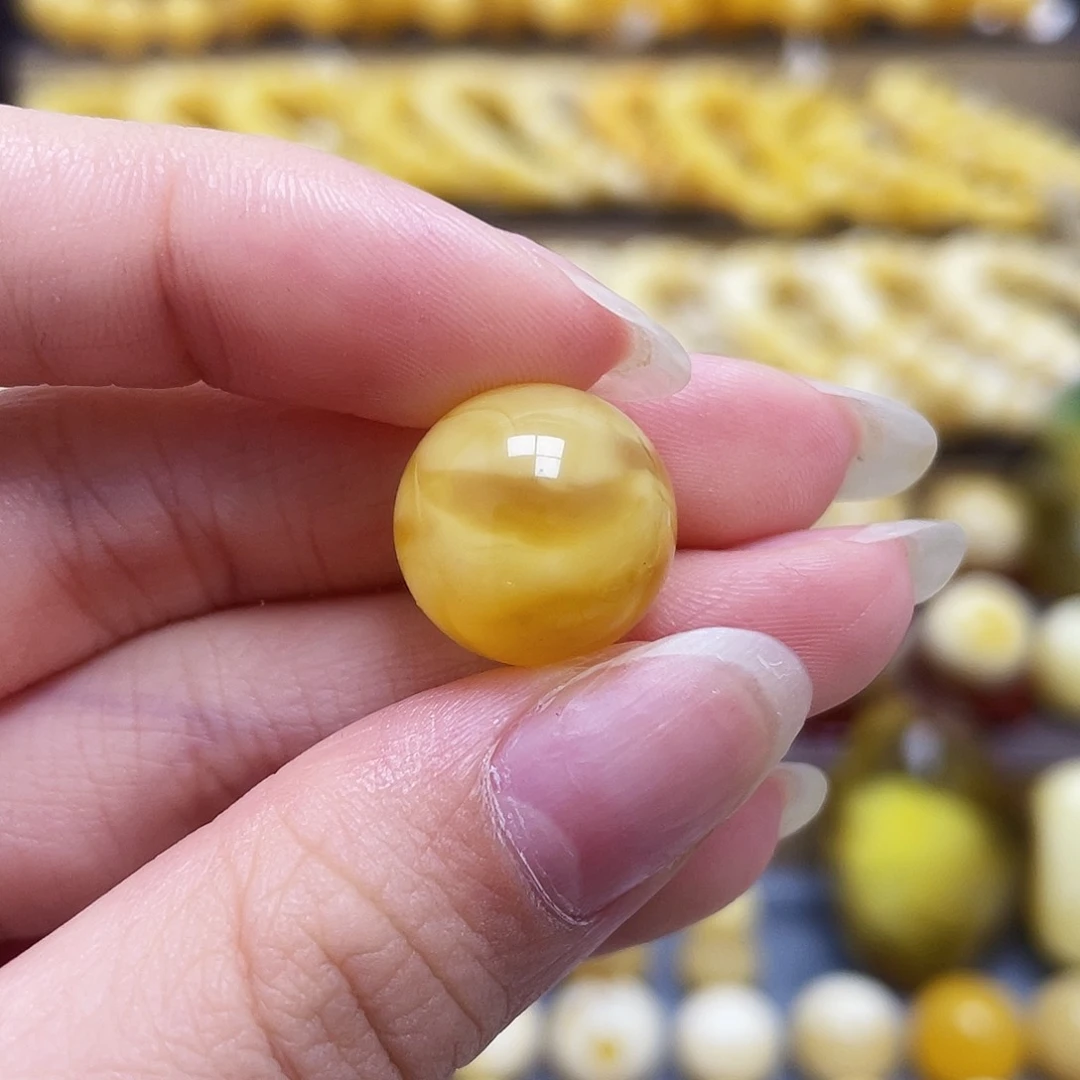 未镶嵌琥珀裸石15.1mm圆珠瑕疵