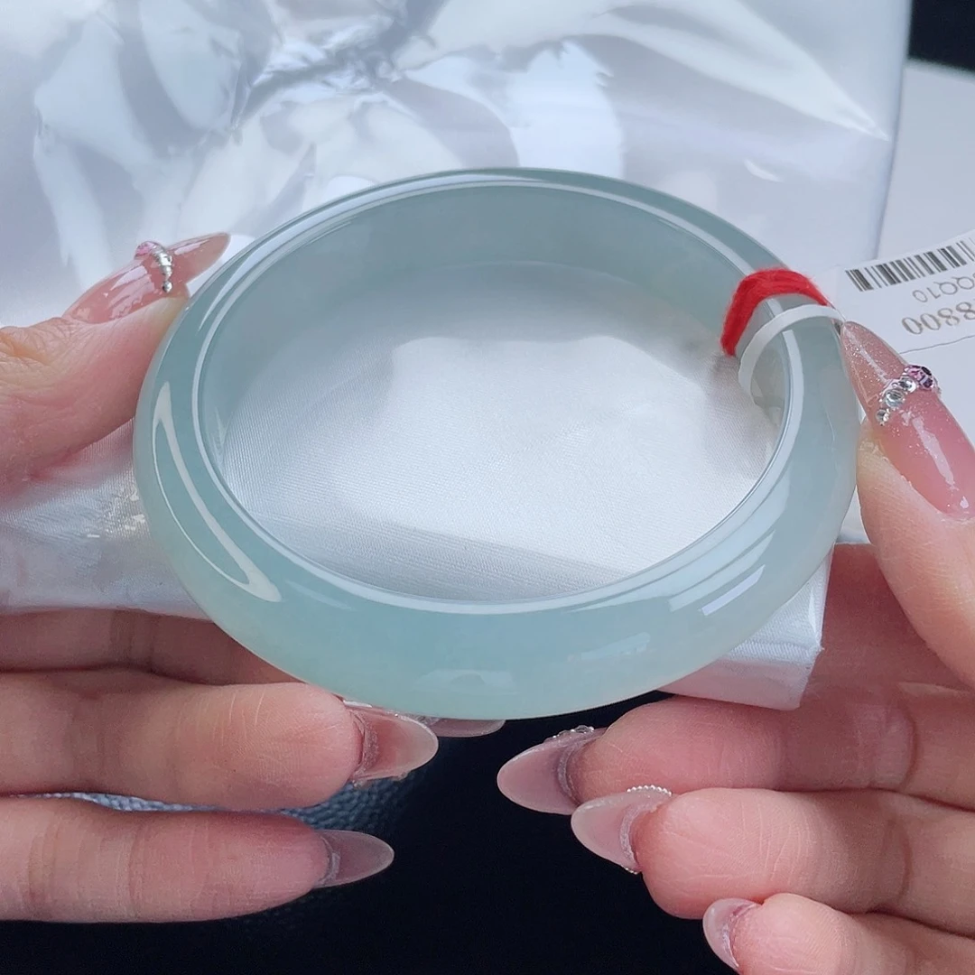 翡翠手镯未镶嵌翡翠