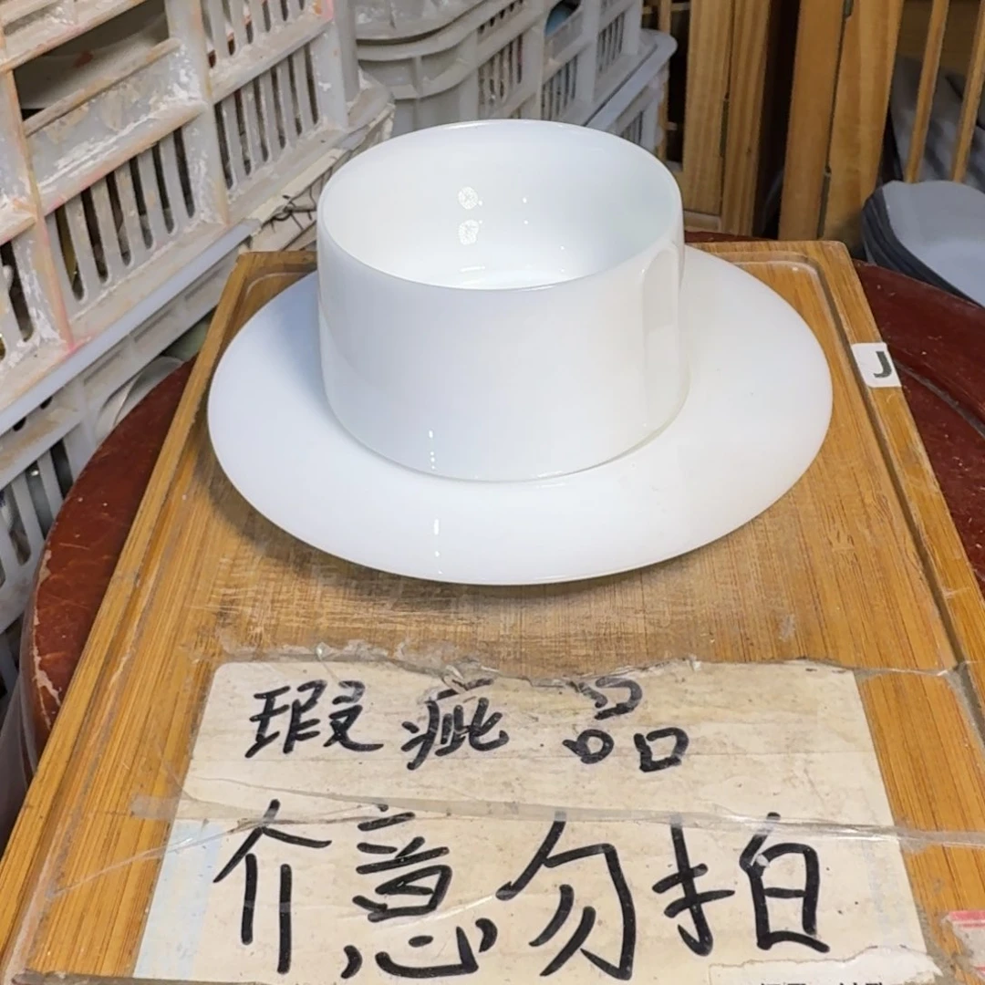 微瑕疵介意勿拍陶瓷器皿A414