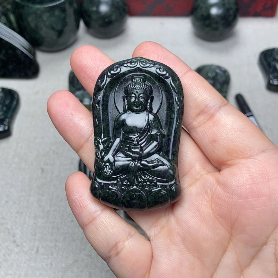 蛇纹石玉未镶嵌颈饰刁**儿