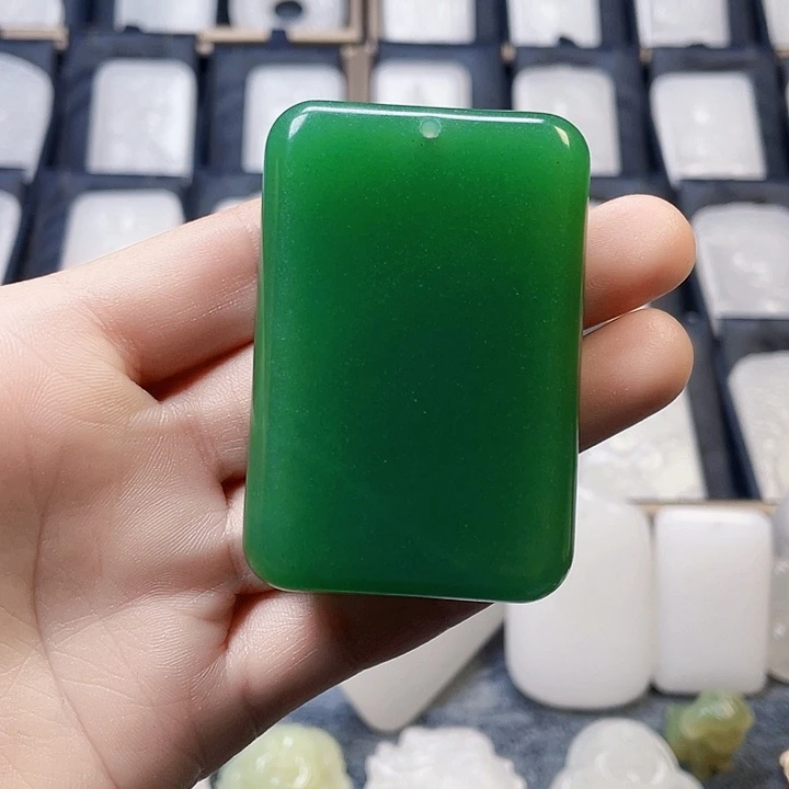 东陵石颈饰未镶嵌?****?东陵石双面雕刻