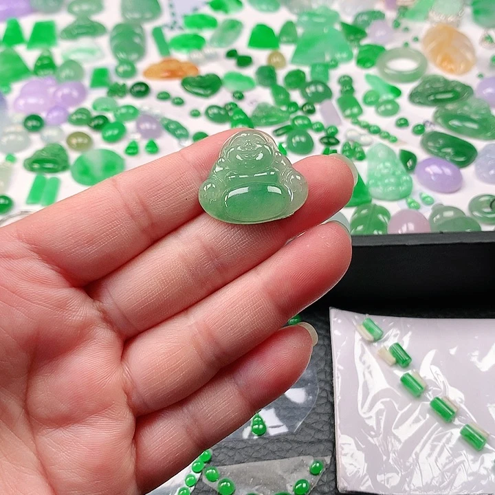 翡翠颈饰未镶嵌翡翠