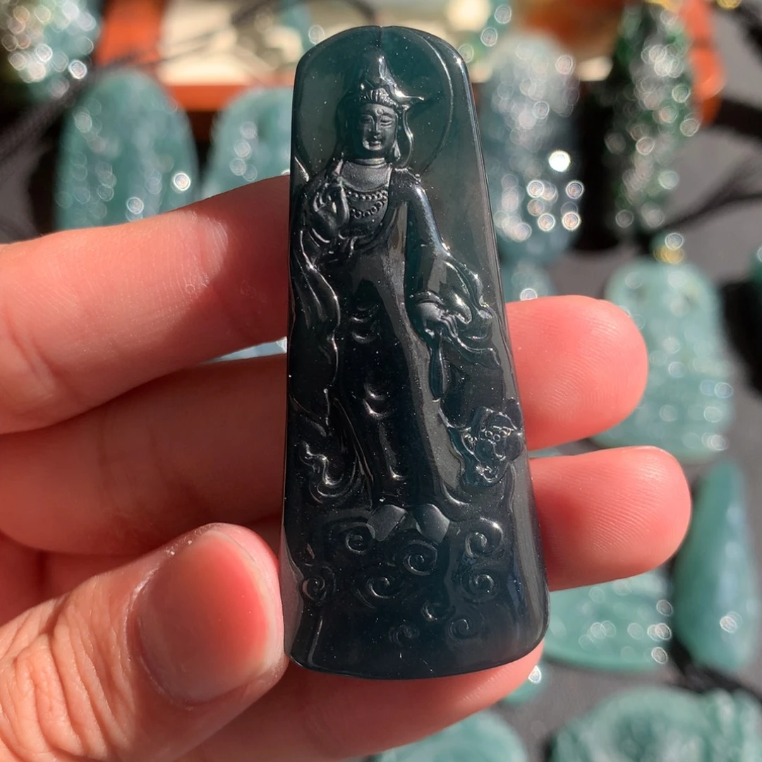 翡翠未镶嵌颈饰观音