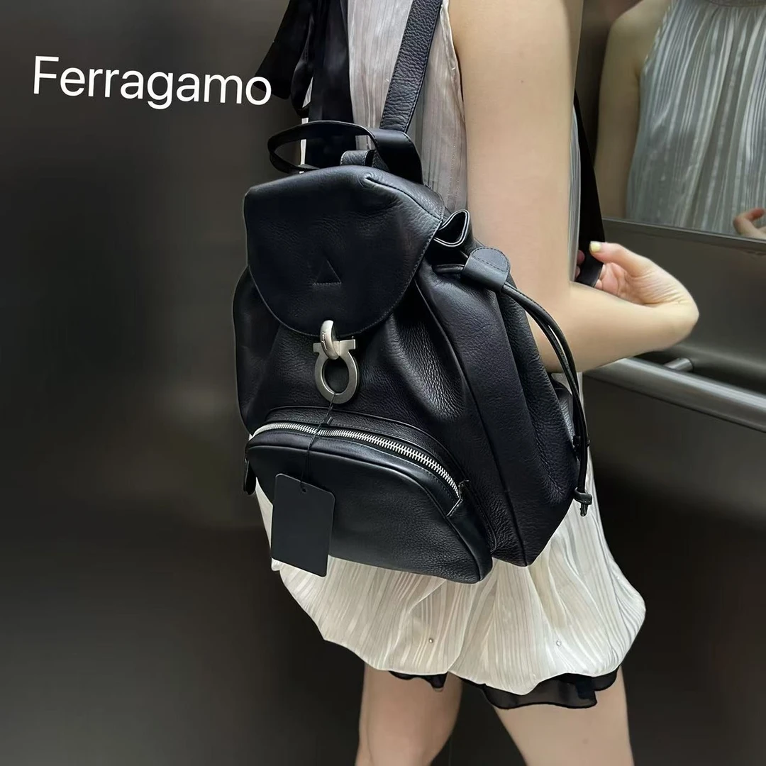 95新 FERRAGAMO/菲拉格慕 K057全黑皮皮经典时尚双肩包