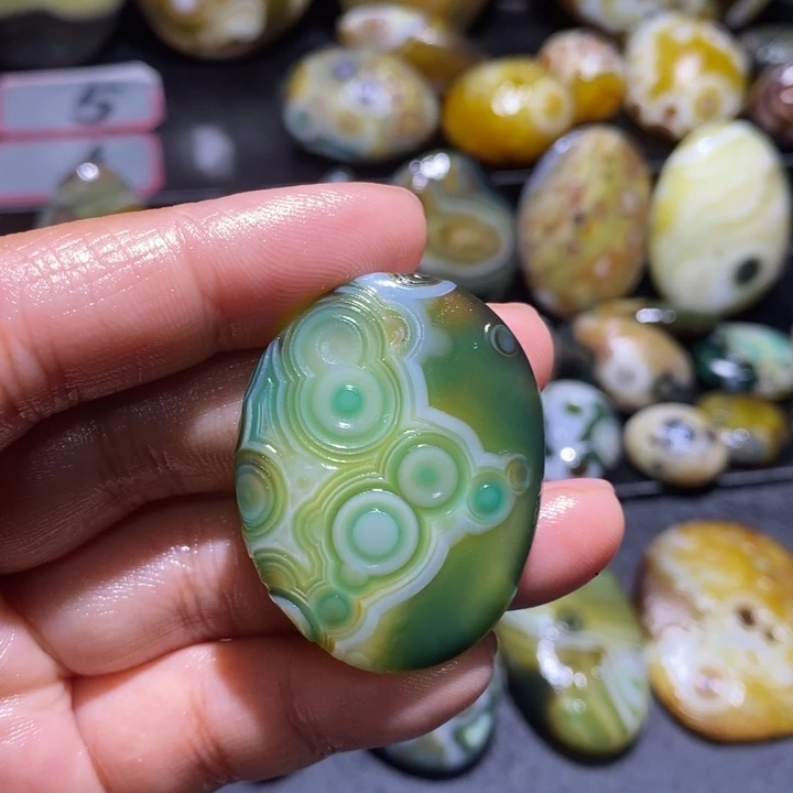 玛瑙/玉髓未镶嵌珠宝半成品25