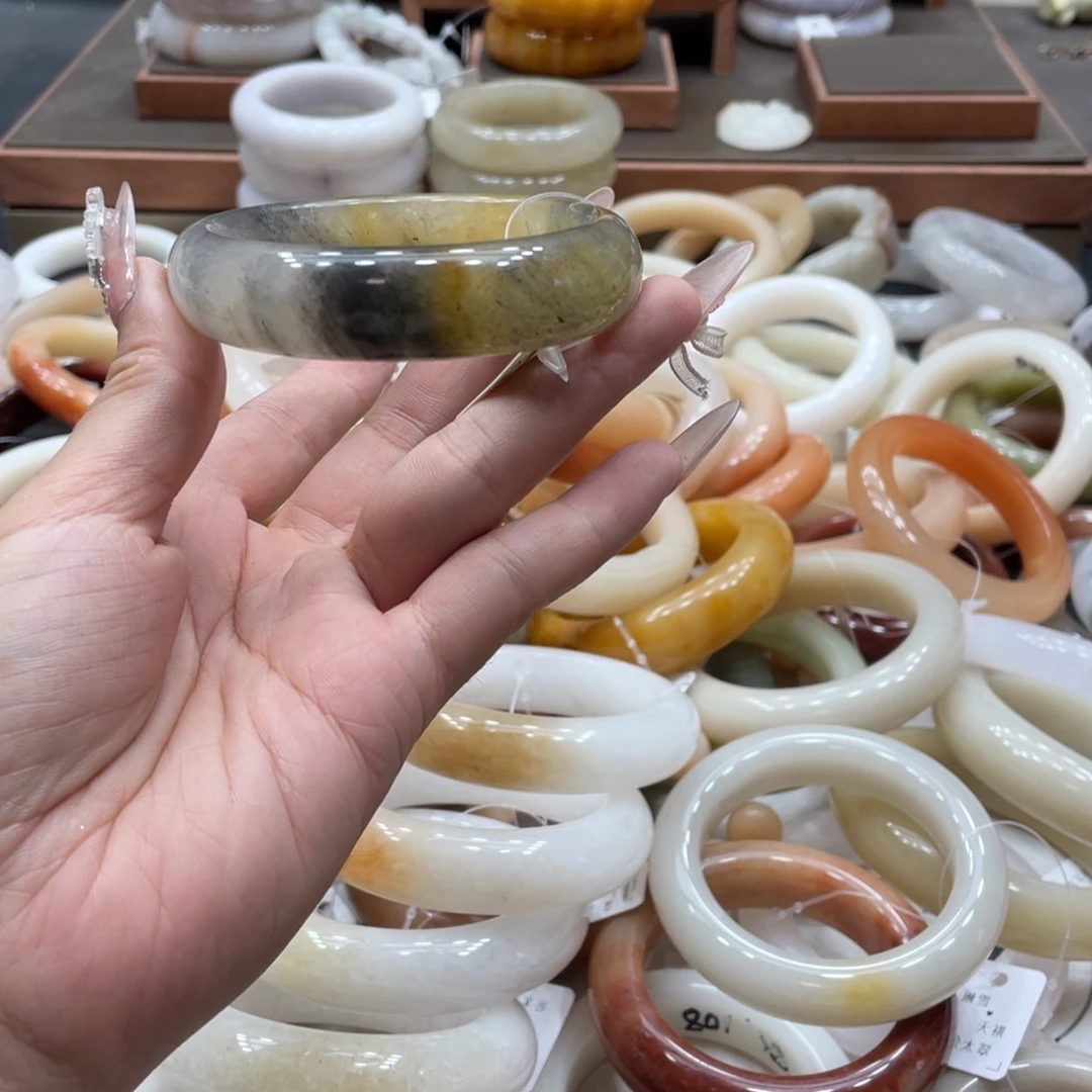 五***鱼石英质玉手镯未镶嵌