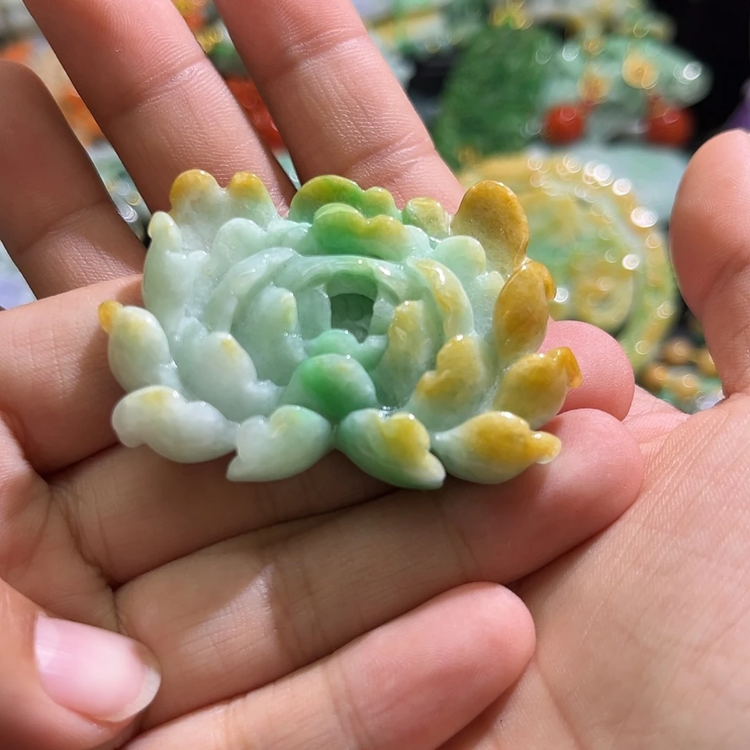 翡翠未镶嵌颈饰待编织