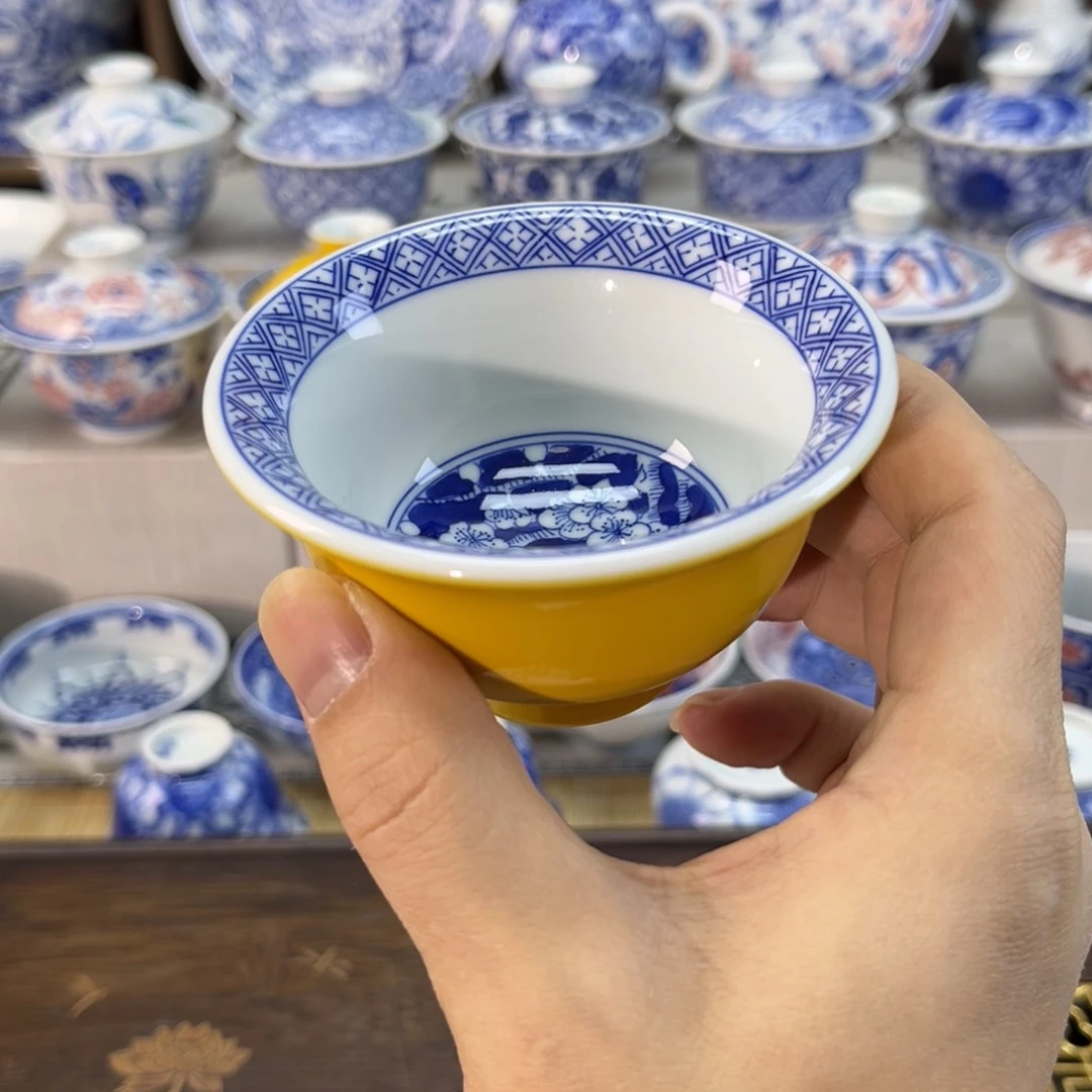 手工手绘外帝王黄釉内冰梅压手杯