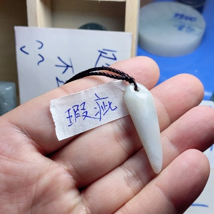 翡翠颈饰未镶嵌好