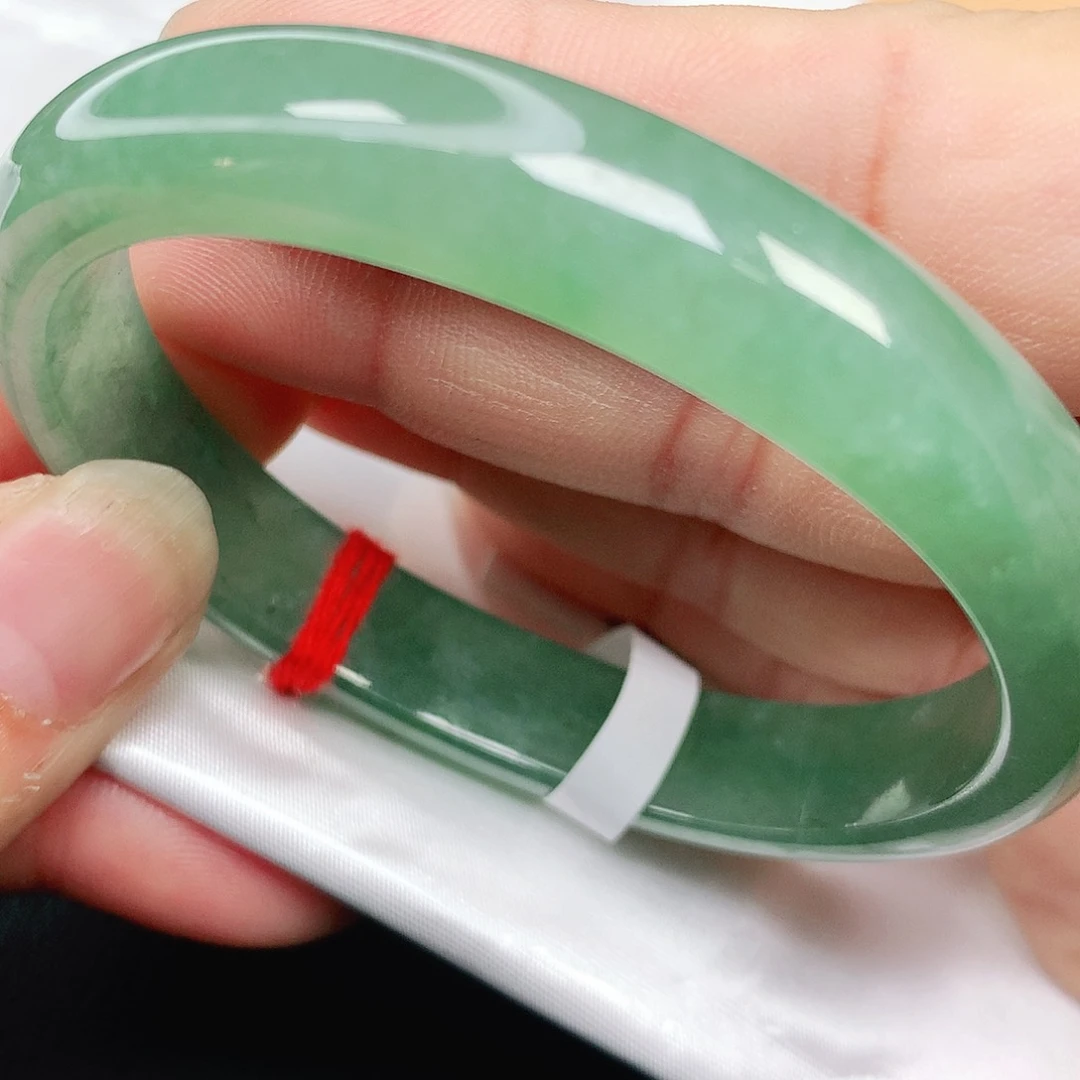 未镶嵌手镯（贵妃镯）翡翠纯天然A货翡翠满色冰感足