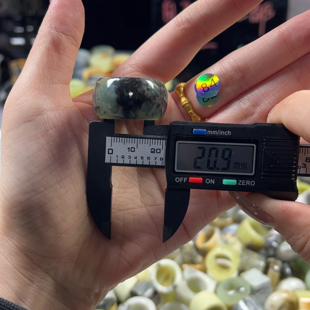 蛇纹石玉未镶嵌戒指