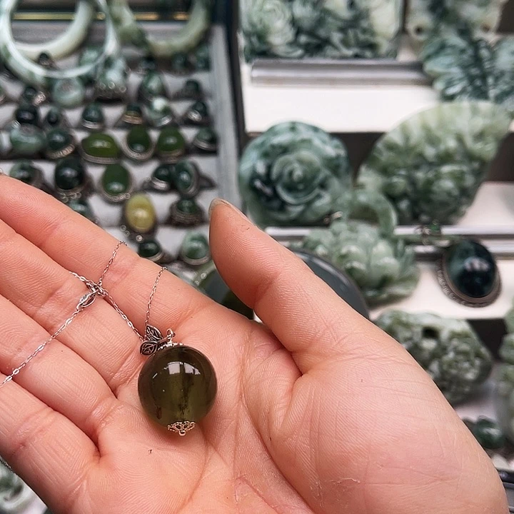 蛇纹石玉戒指未镶嵌大*砖