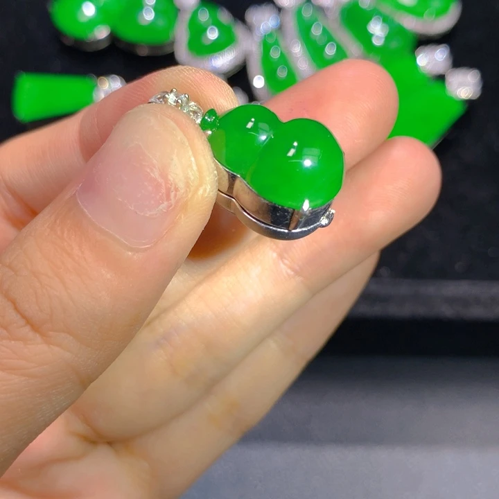 翡翠银S925镶嵌颈饰一个