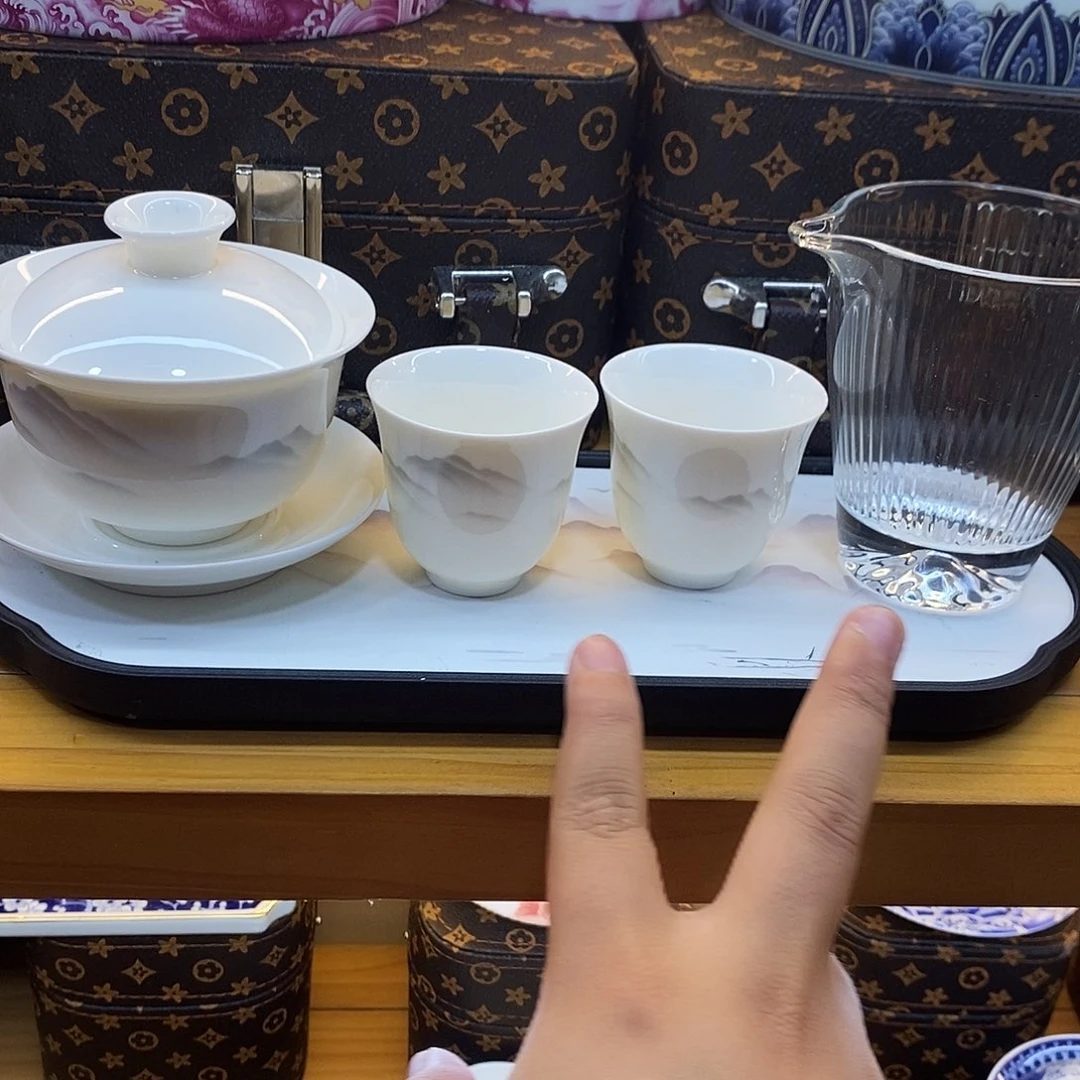 盖碗里的水煮开后放入